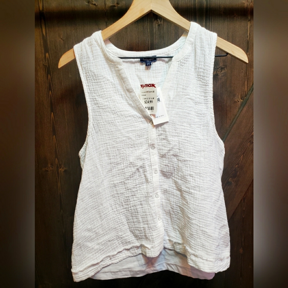 New with tags white button-up Splendid blouse, size small.